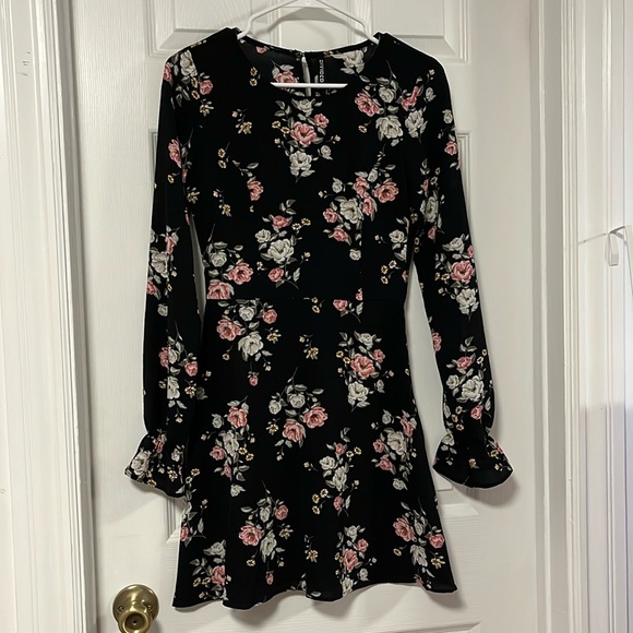 H&M Dresses & Skirts - H&M Black Floral Longsleeve Aline Dress